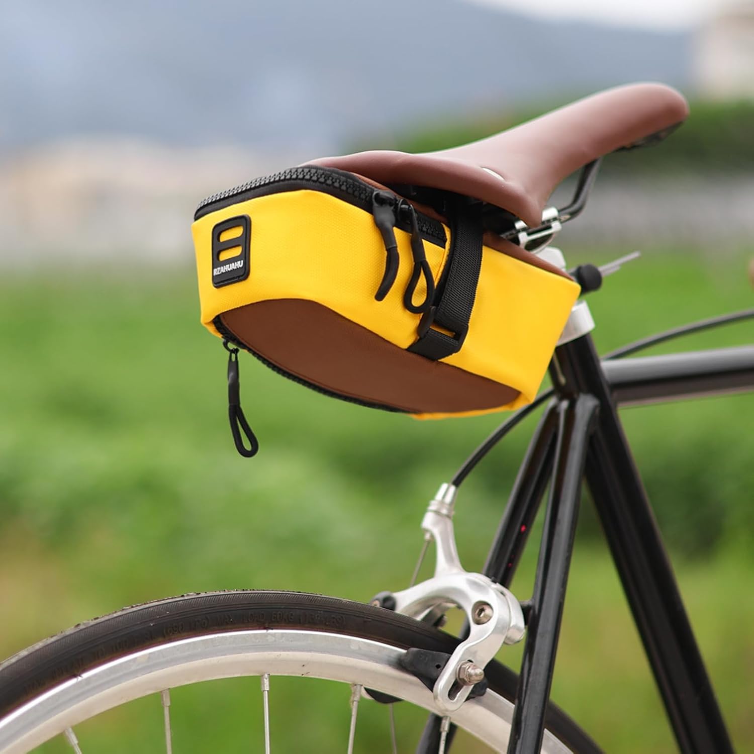 拡張可能な大容量自転車シートバッグ シート下防水サドルパック - Waterproof Cycling Commute のレビューと価格